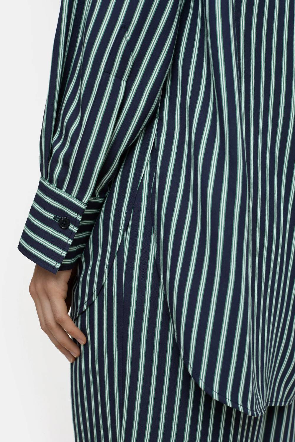 Closed - oversize shirt