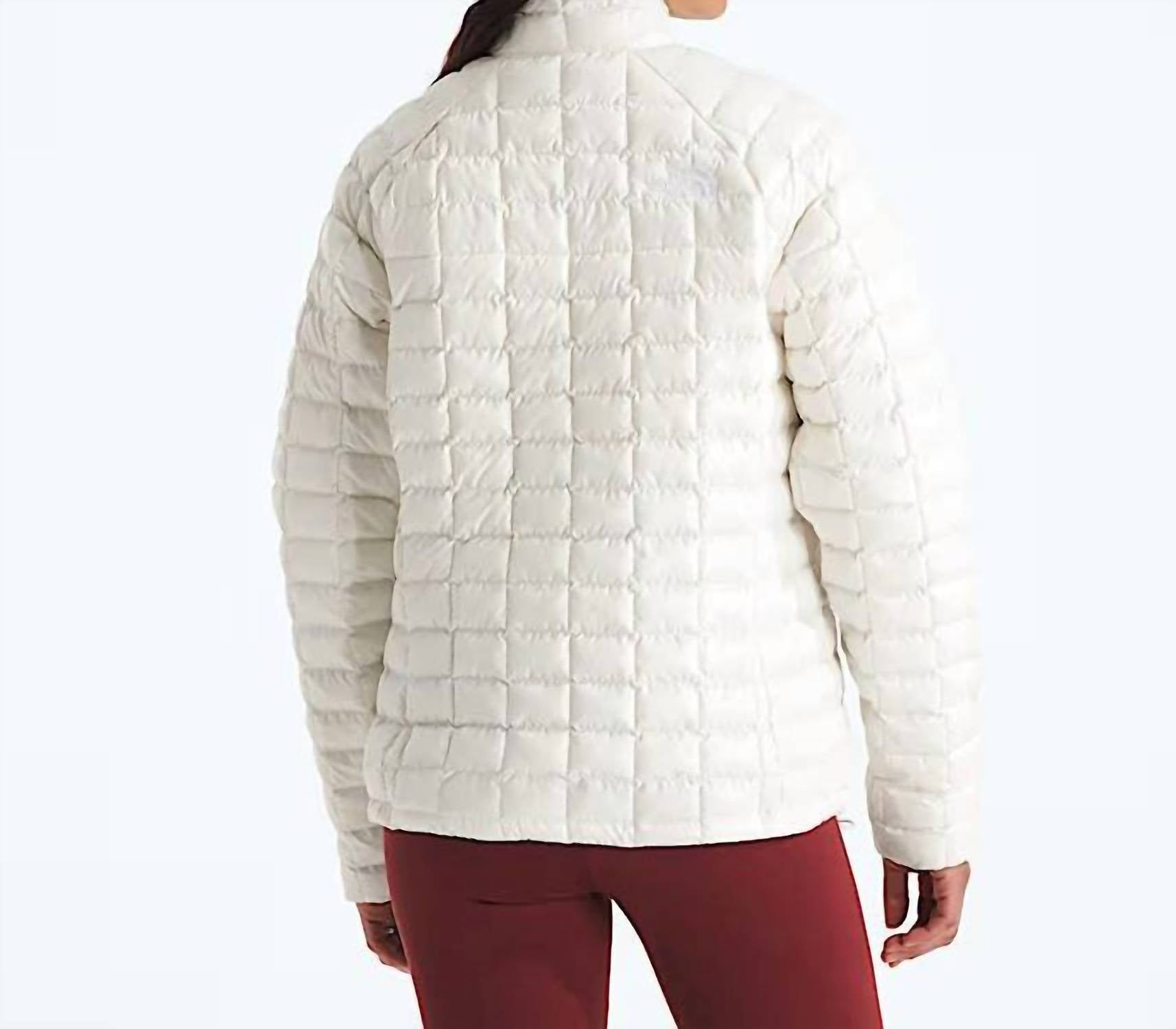 THE NORTH FACE ThermoBall Jacket in white dune - women's jacket - detail view