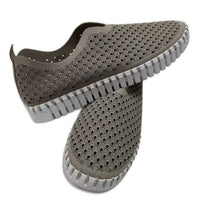 Ilse Jacobsen Women's Tulip 139 Slip-on Sneaker in atmosphere - women's sneaker - detail view