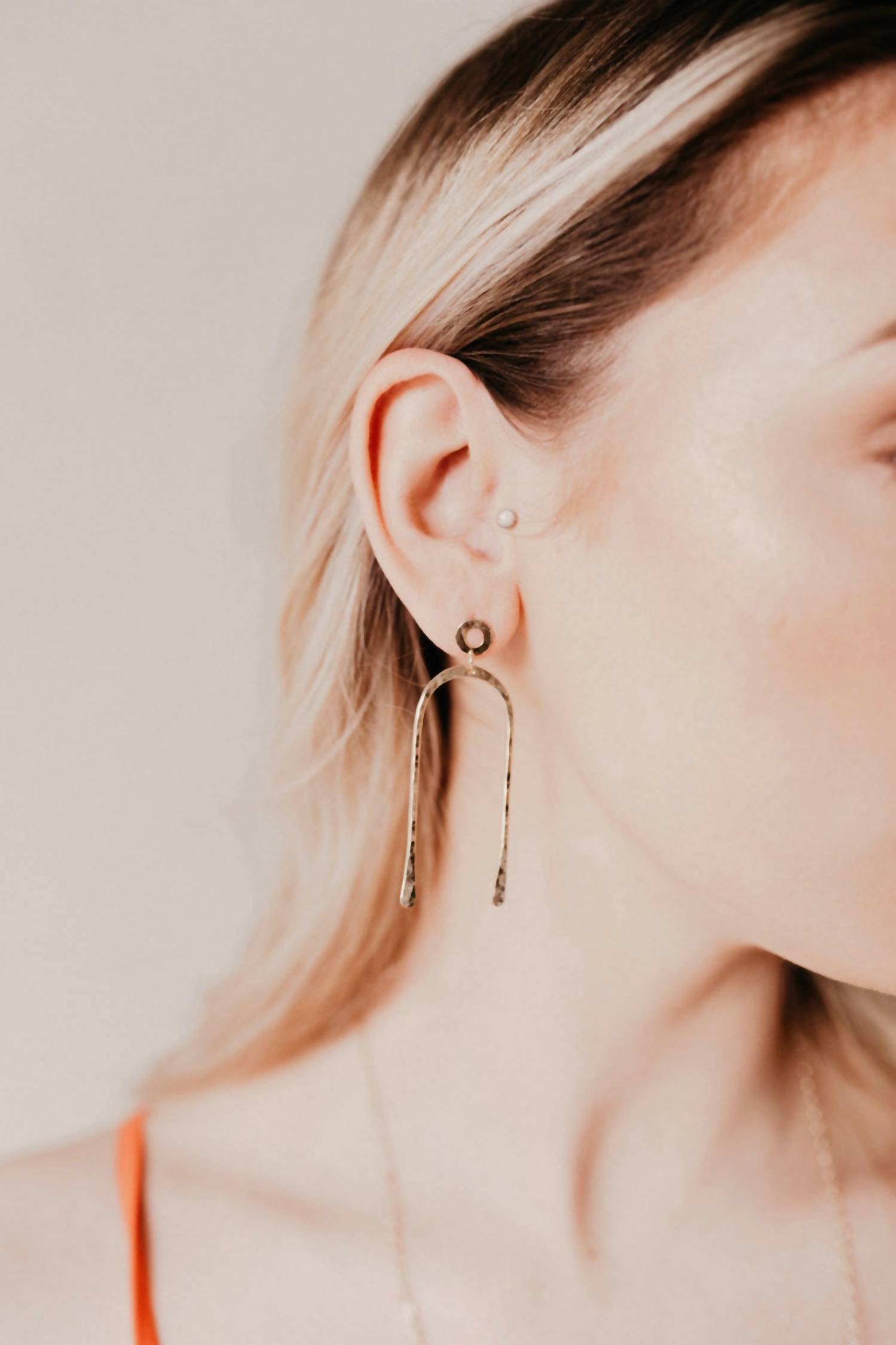 Kenda Kist - Women's Arch Post Earrings