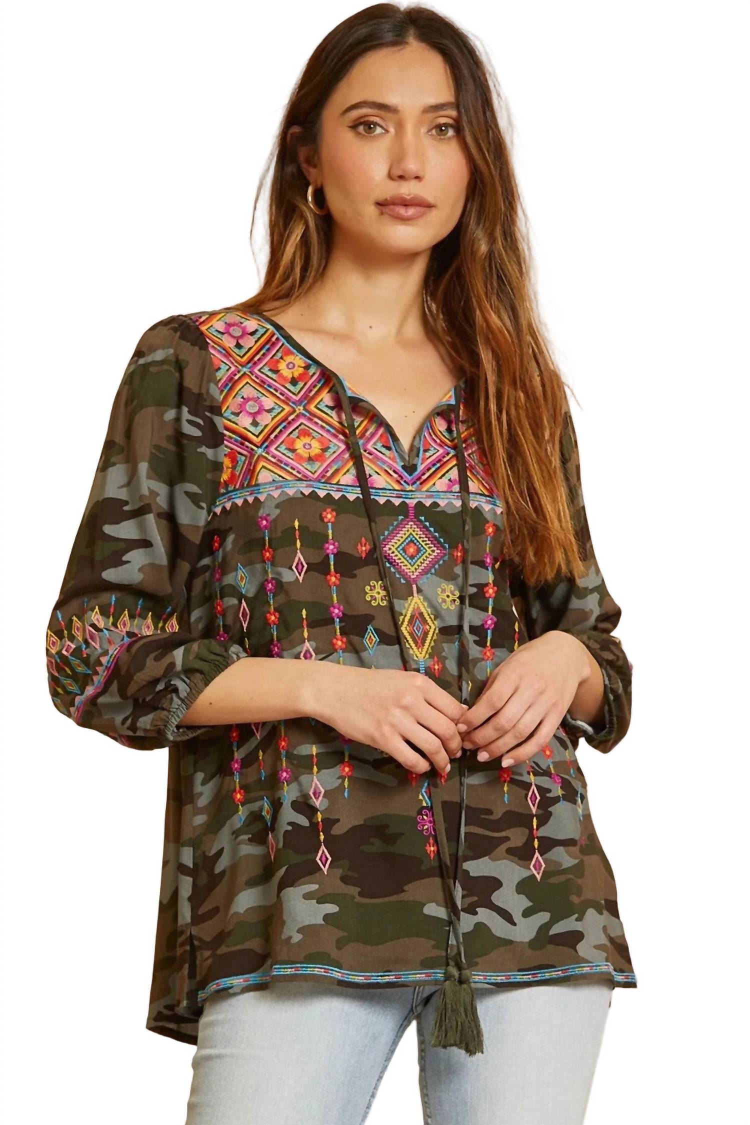 Andree By Unit - Embroidered Keyhole Top