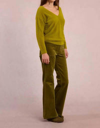 Molly Bracken - V-neck Cozy Knitted Sweater