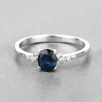 Diana M Jewels Women's Oval Natural Sapphire Fashion Ring (0.84 Ct) - Delicate in 14k white gold - women's jewelry - detail view
