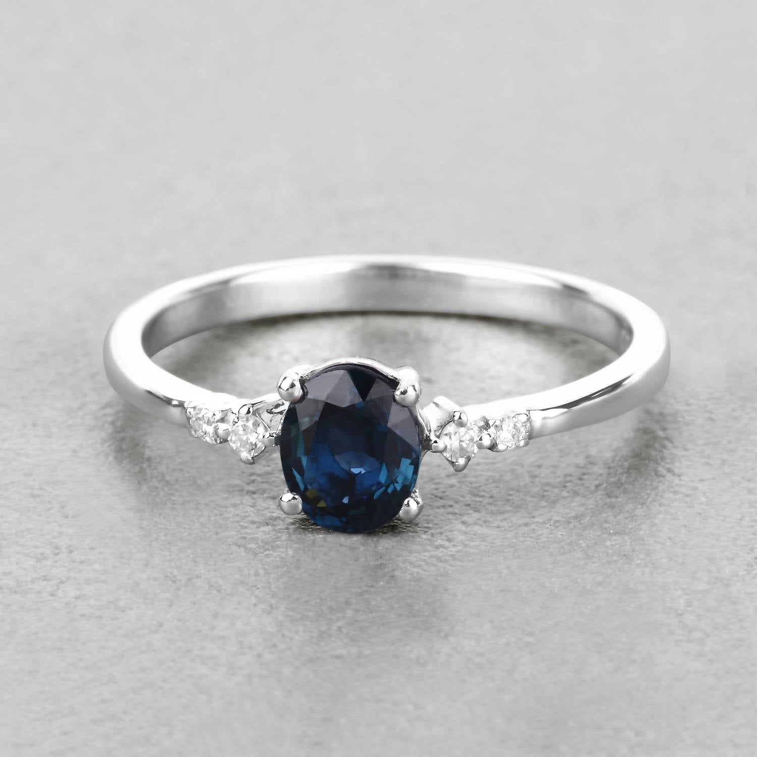 Diana M Jewels Women's Oval Natural Sapphire Fashion Ring (0.84 Ct) - Delicate in 14k white gold - women's jewelry - detail view