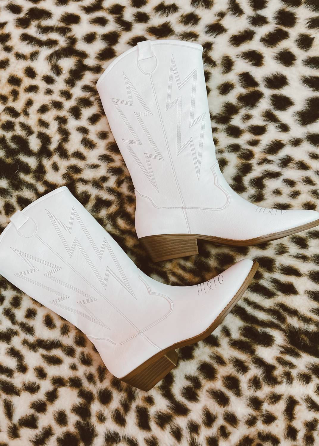 DIRTY LAUNDRY Women's Josea Pointed Toe Western Boot in white - women's shoe