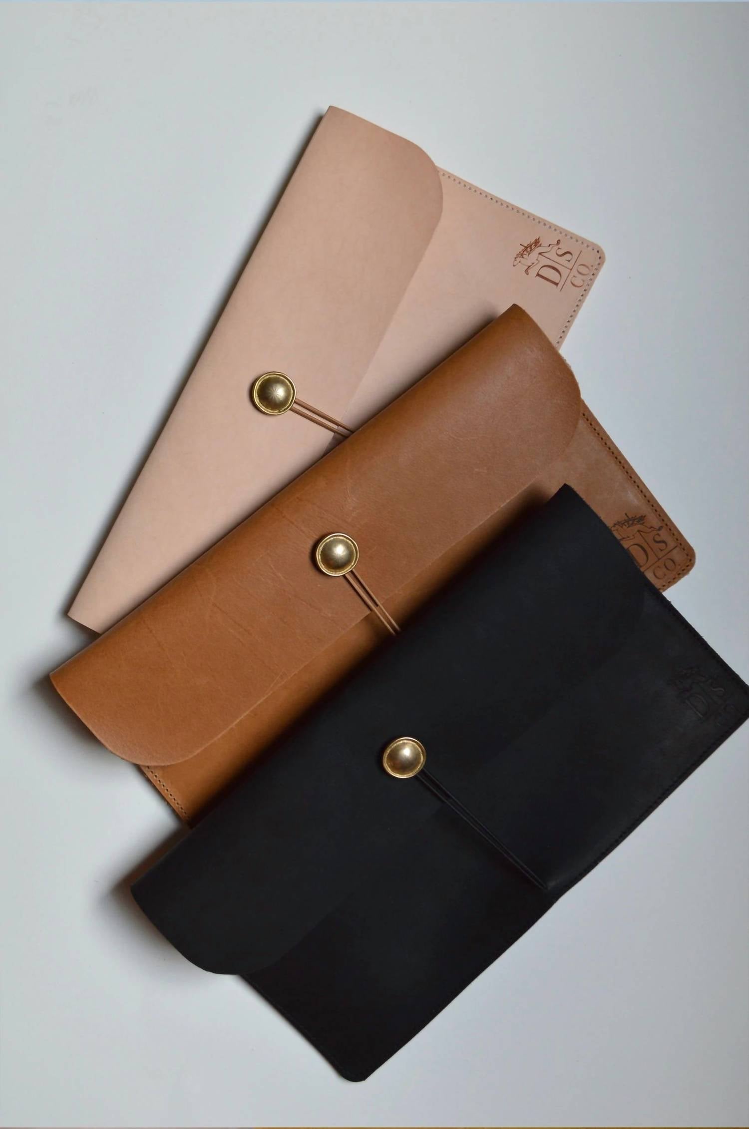 Dreamers Supply Co. Women's Envelope Clutch in noir - women's bag - detail view
