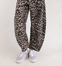 Ee:Some - Leopard Barrel Jeans