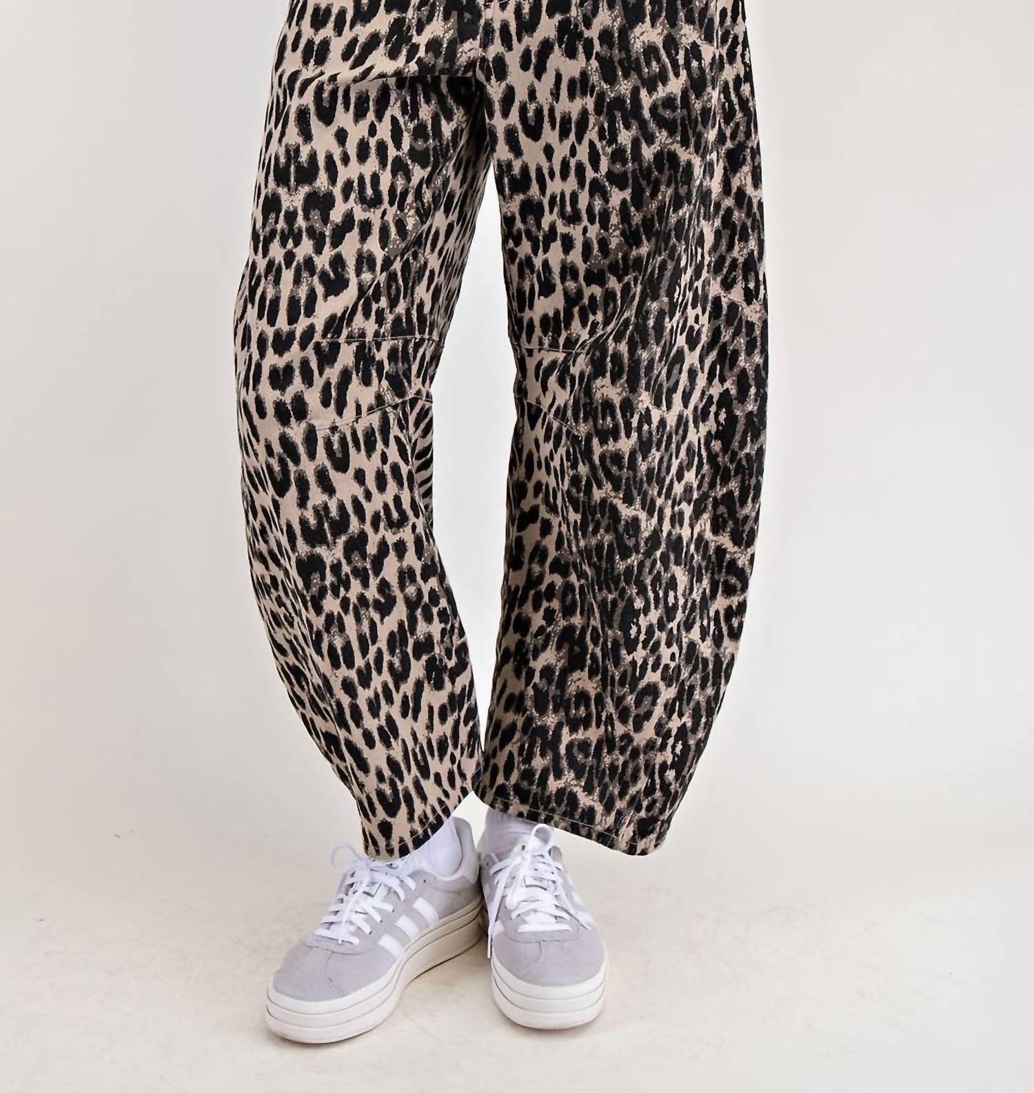 Ee:Some - Leopard Barrel Jeans