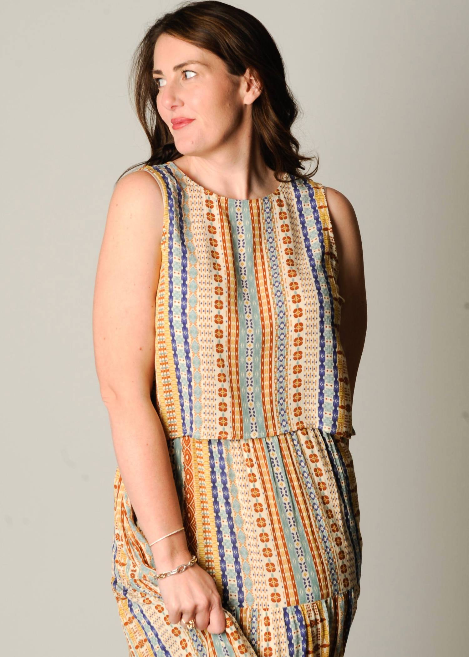 GILLI Sundancer Top And Skirt Set in beige multi - women's skirt - alternate view