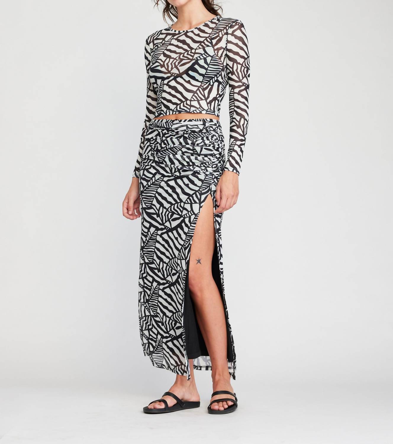 Self Contrast - Bay Ruched Midi Skirt