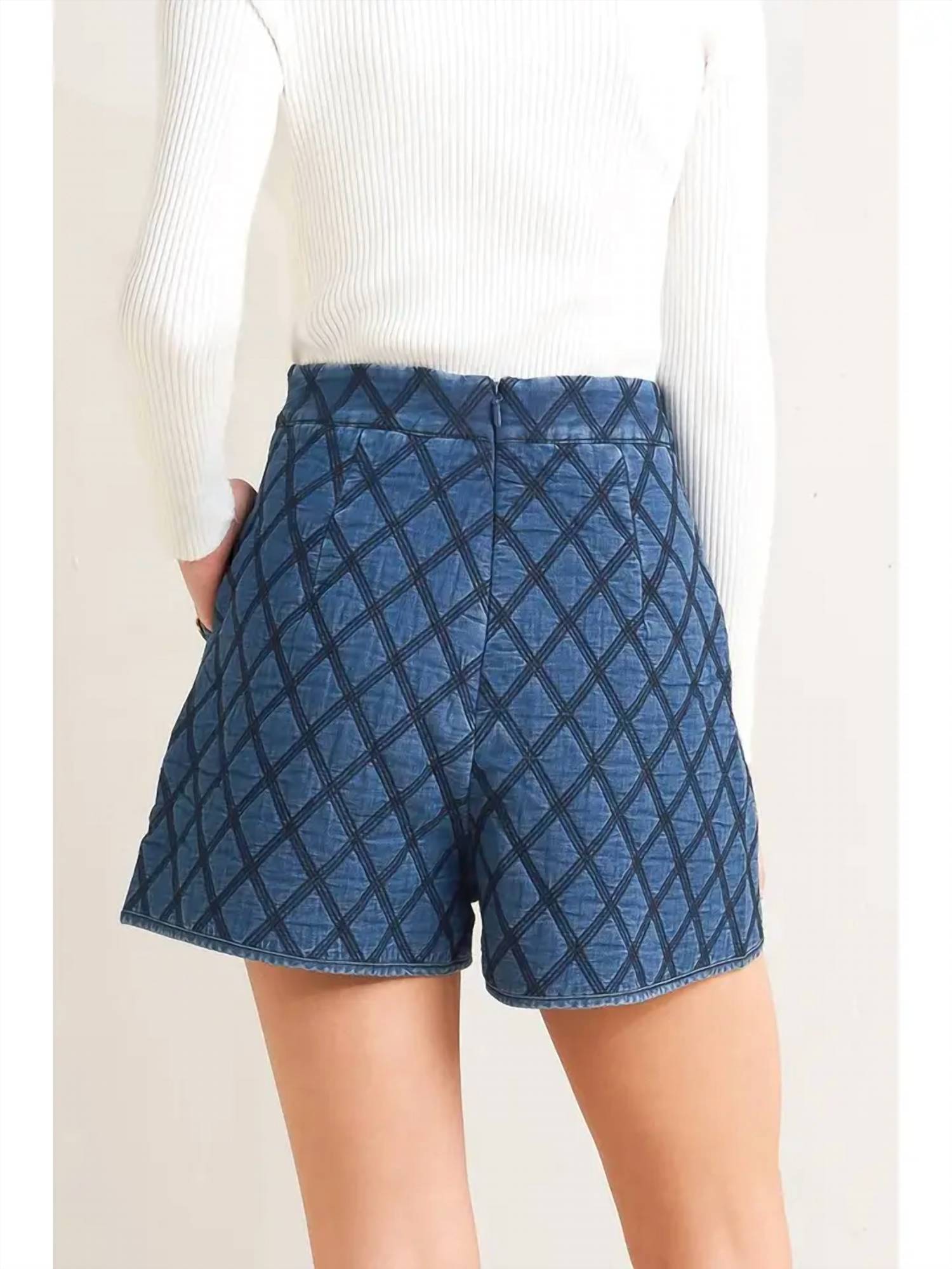 Flying Tomato - A Quilted Woven Short