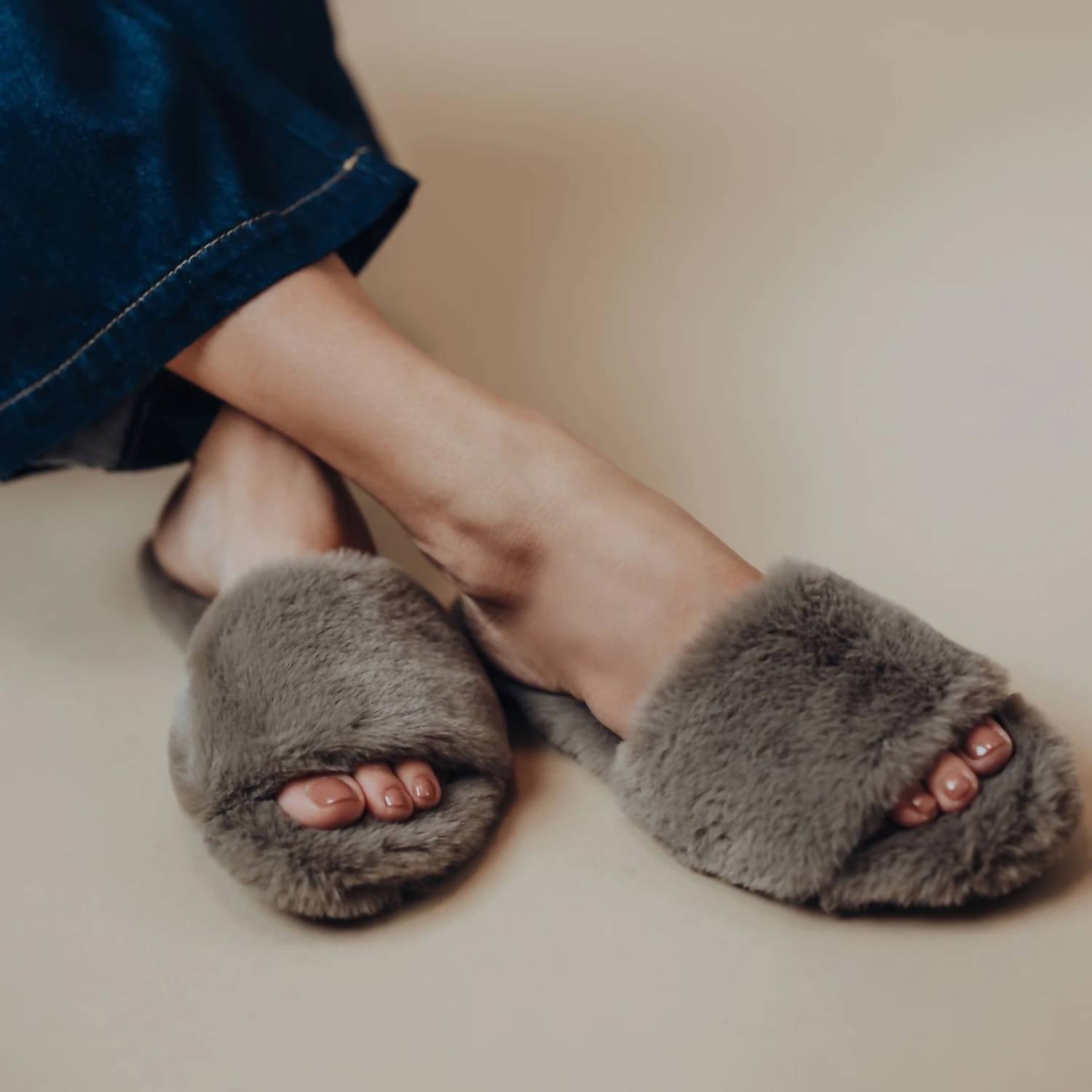 solei sea Women's Averie Slip-on Slippers in mink - women's shoe - detail view