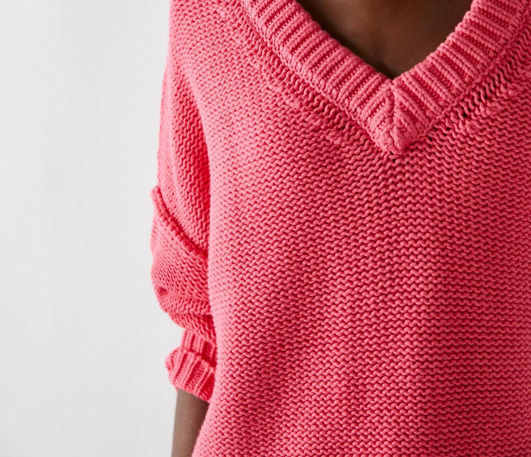 ALLI V NECK