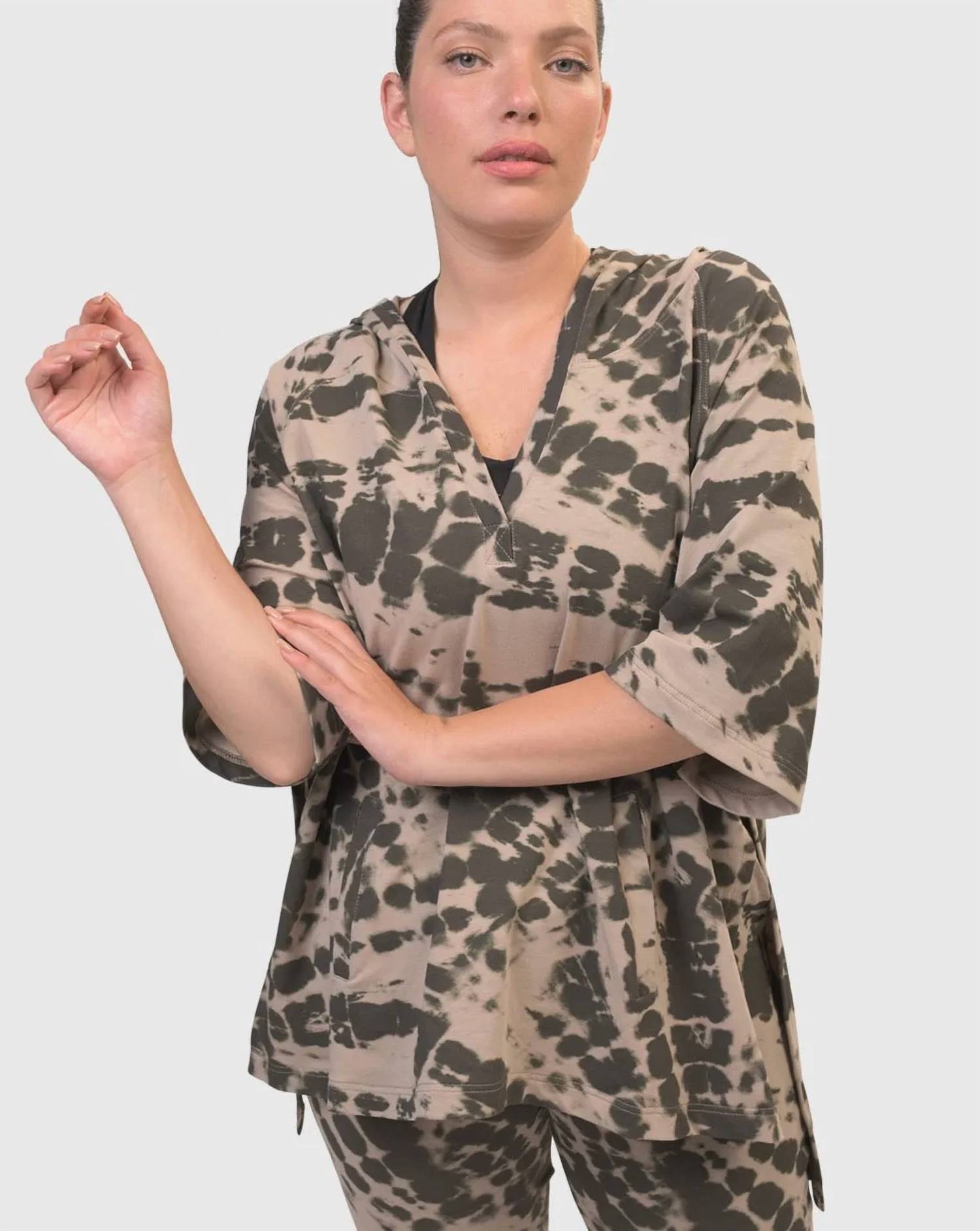 Alembika - Inhale Hooded Hi-lo Top