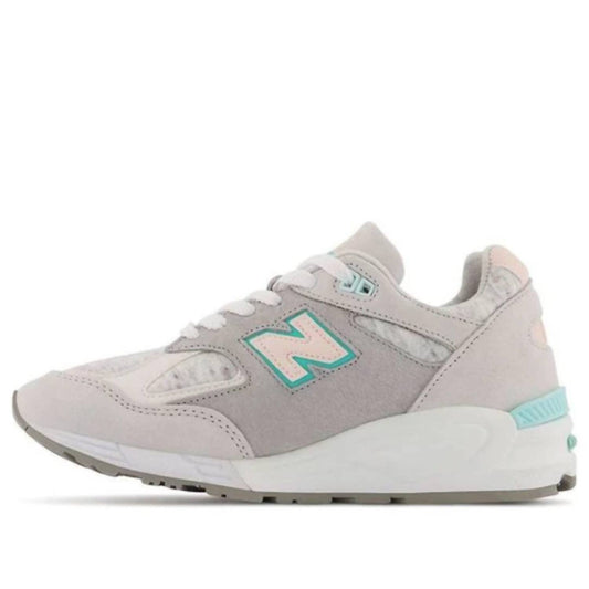 New Balance - Women's 990 V2 Low Top Sneaker