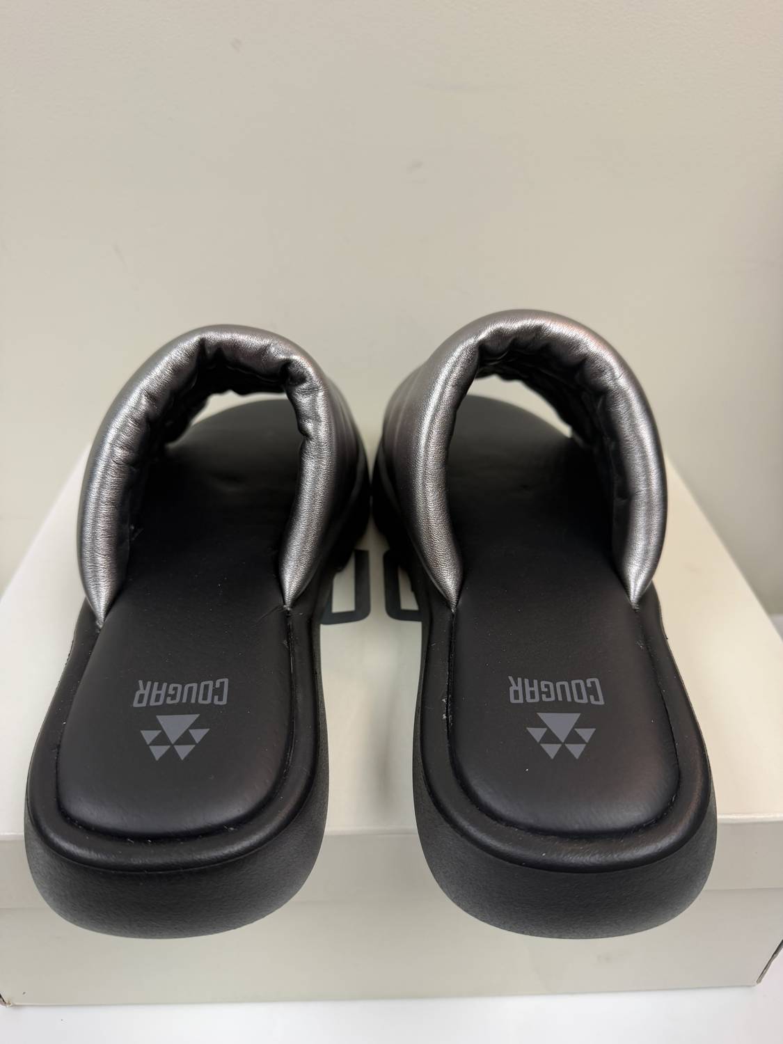 Cougar - Women's Leather Water-repellent Sandal