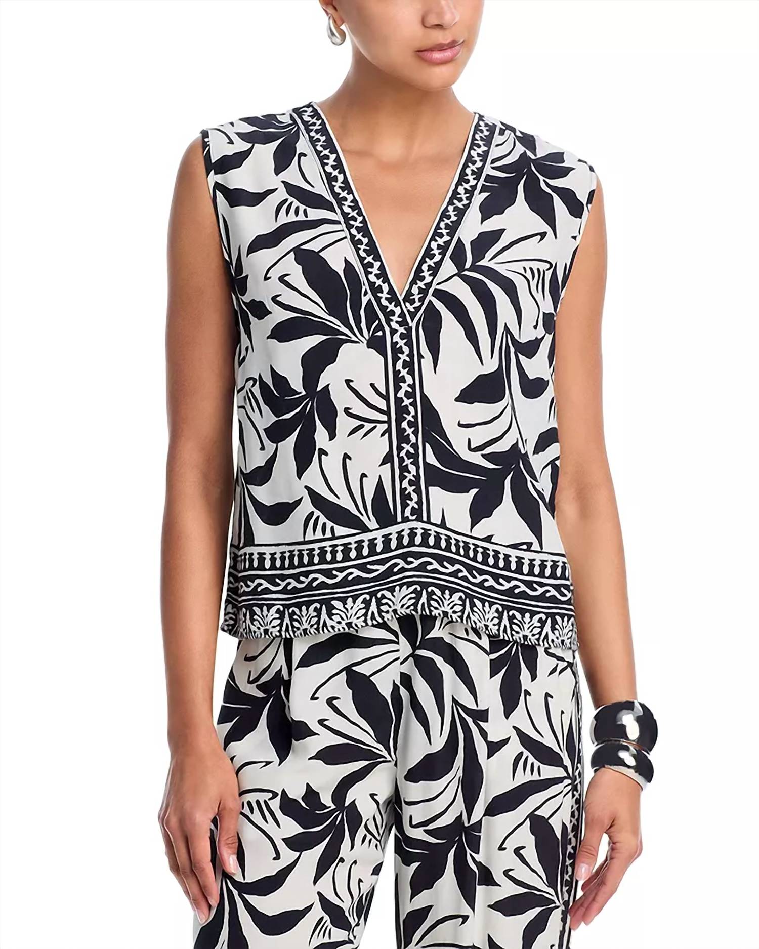 Velvet By Graham & Spencer - Lindsay V Neck Top