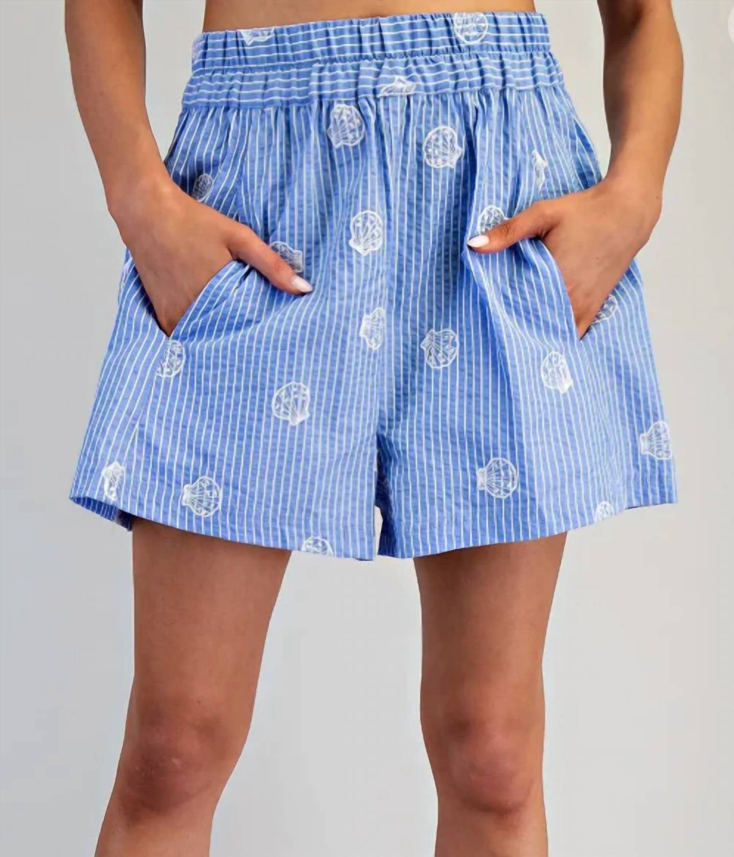 Ee:Some - Seashell Embroidered Short