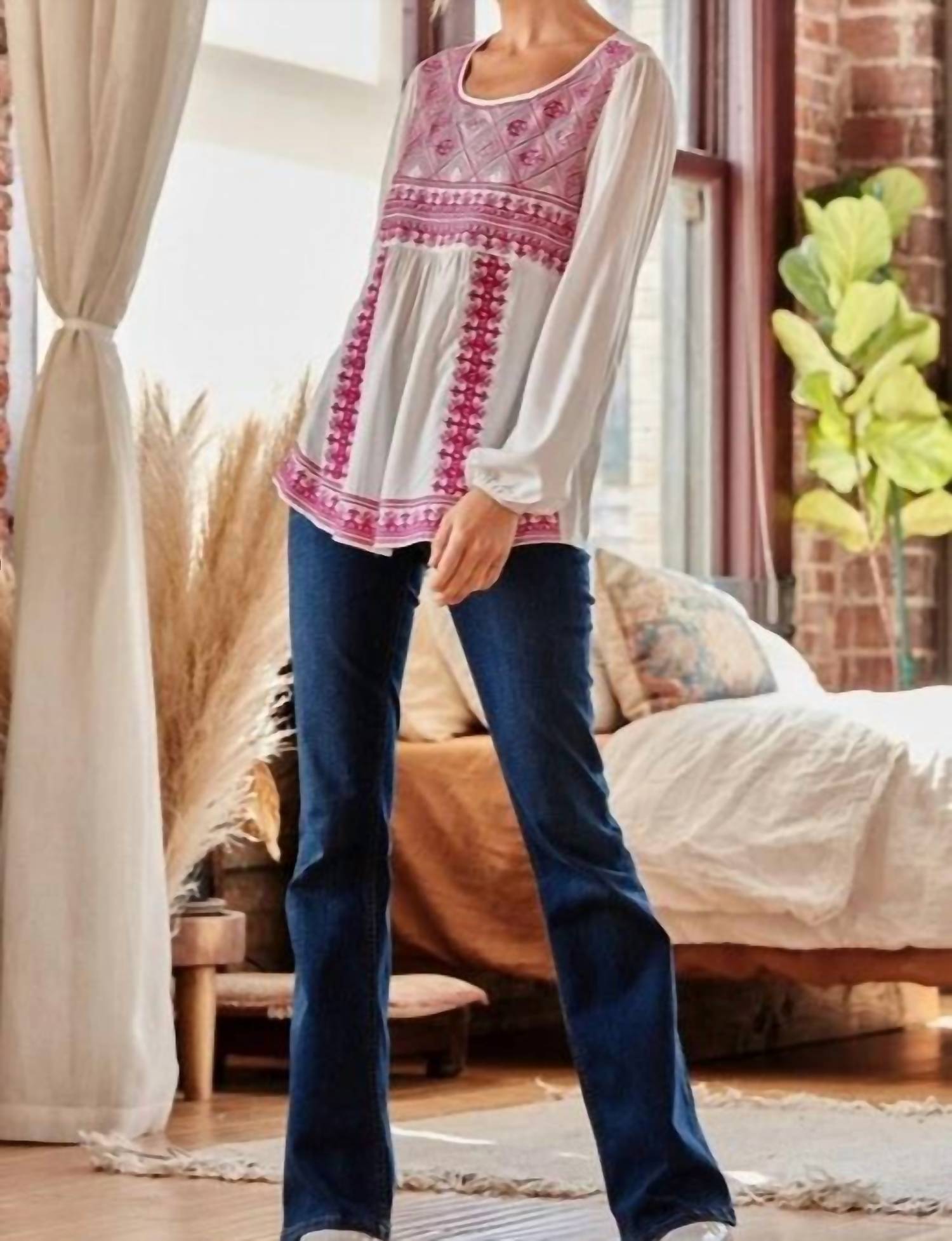 Savanna Jane - Delicate Detailed Embroidery Top