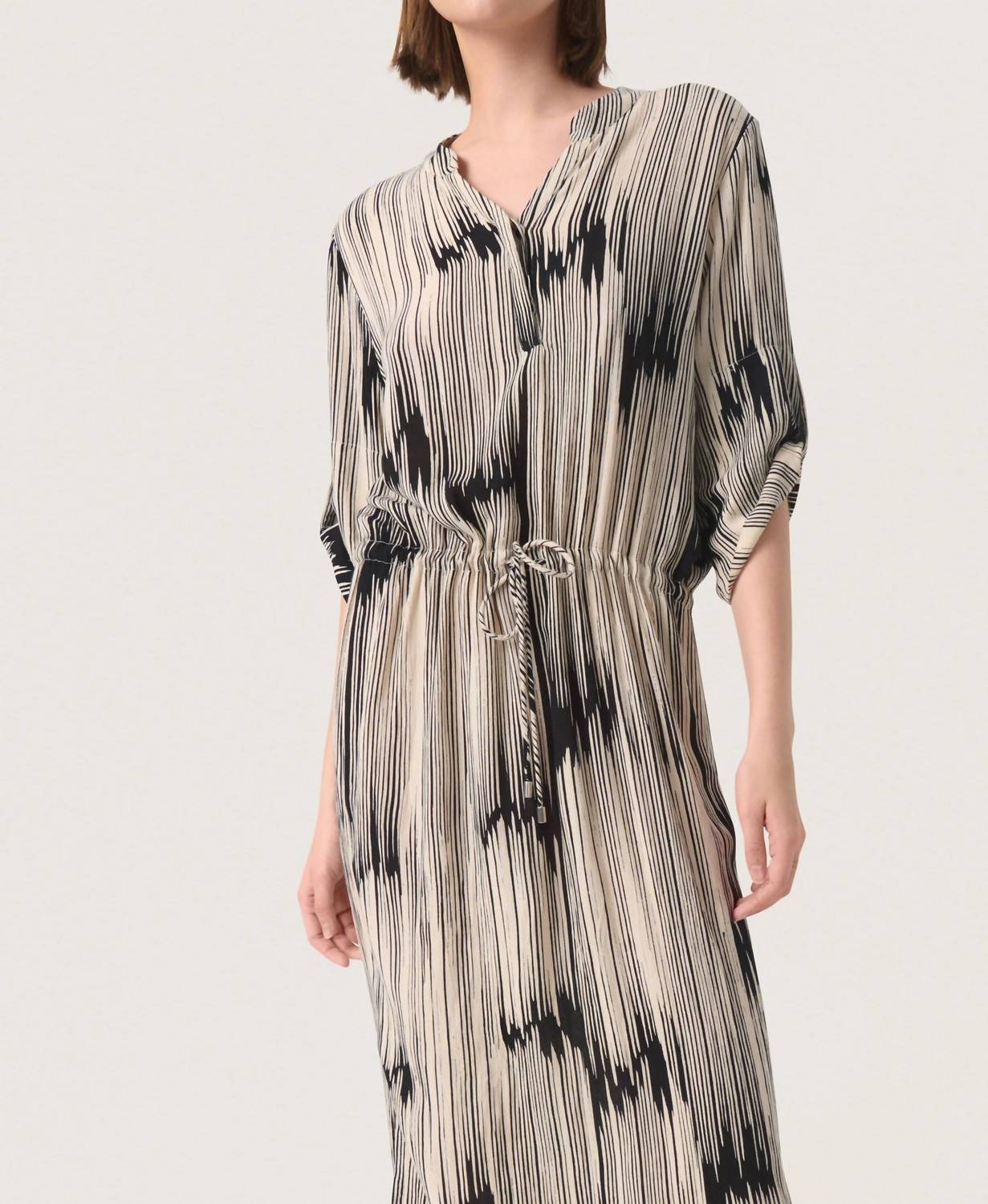 Soaked In Luxury - Zaya Knee-length Half Sleeve Dress