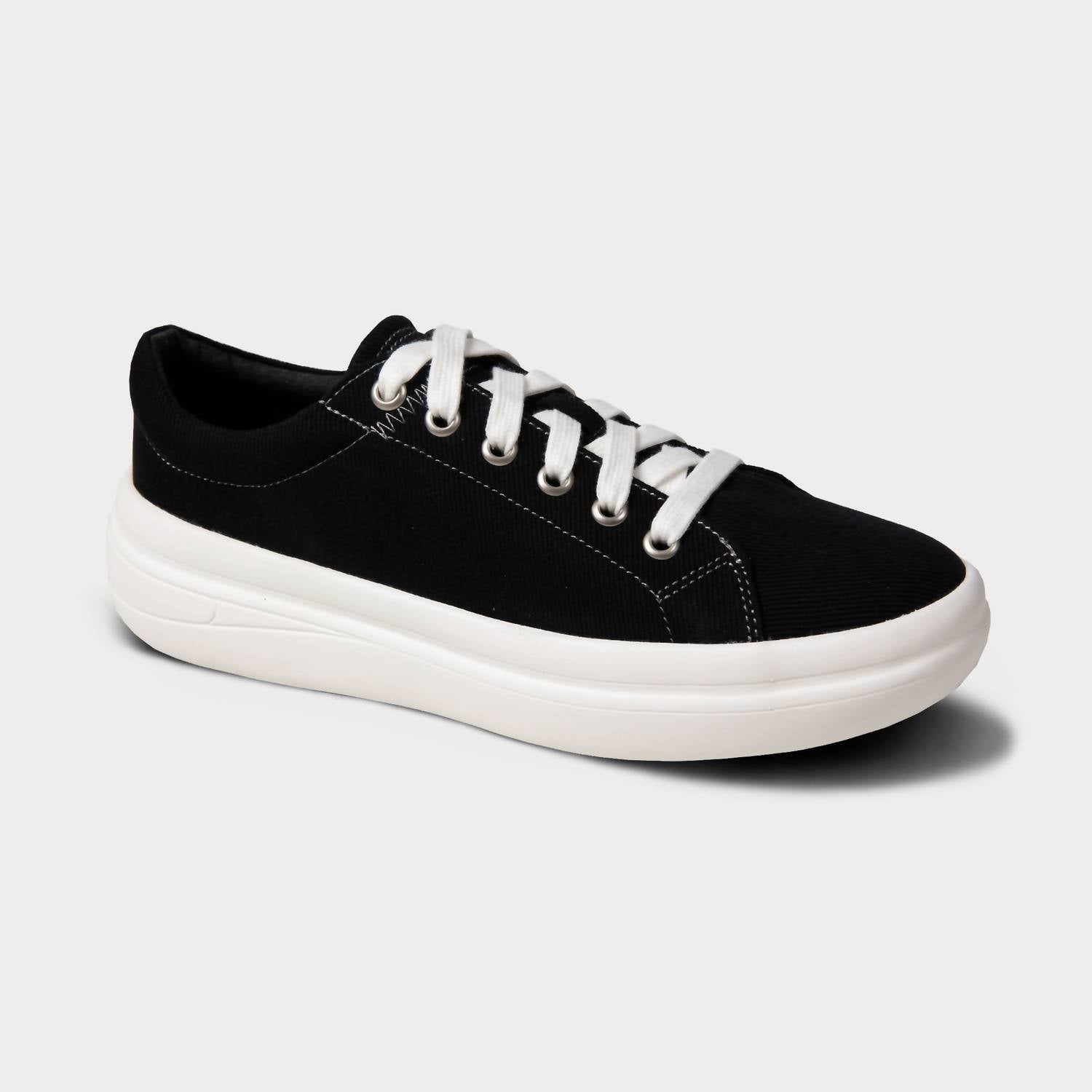 Lamo Women's Classic Makenna Sneaker in black - women's sneaker - detail view