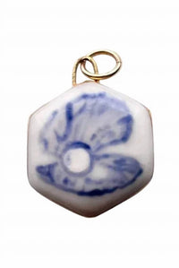 Shá Parlé - Clam & Pearl Charm