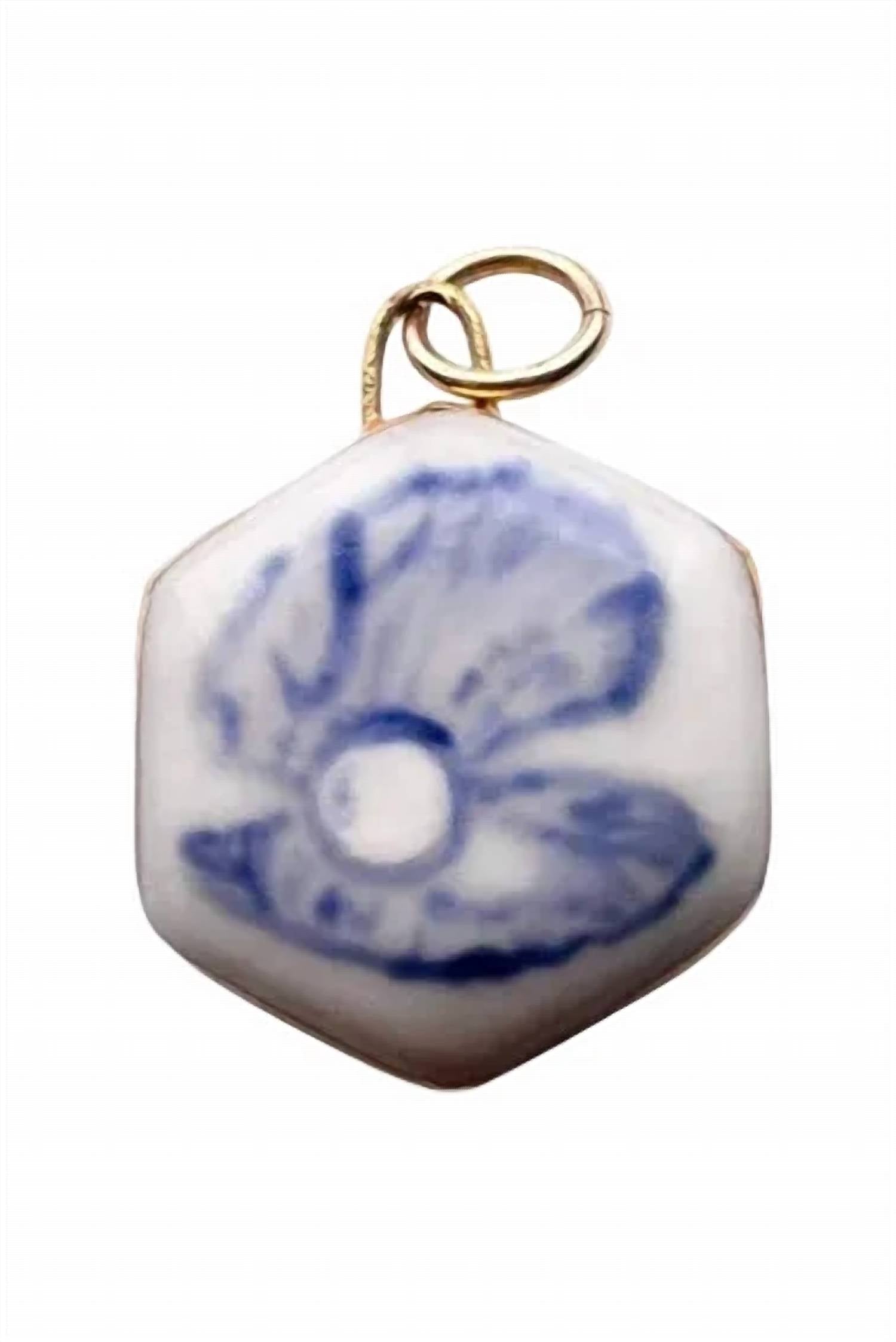 Shá Parlé - Clam & Pearl Charm