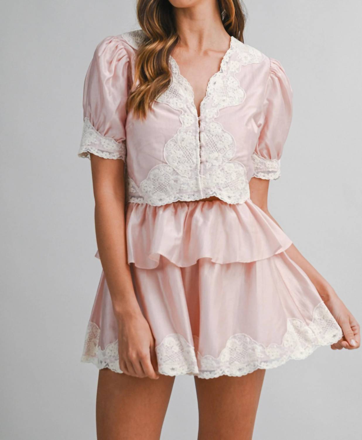 Mable - Marybeth Scalloped Lace Trim Crop Top And Shorts Set
