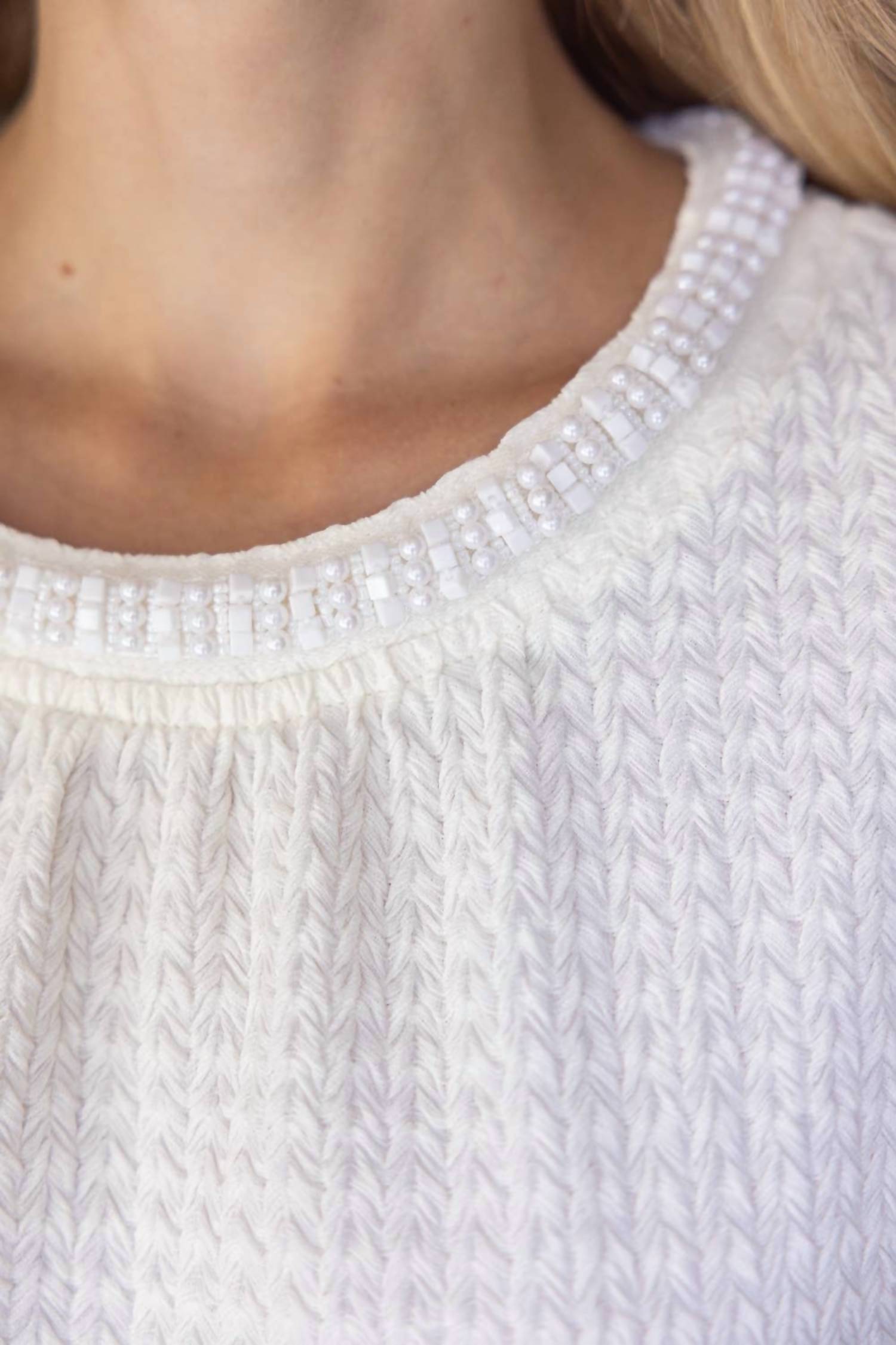 Voy - Pearl Neck Trim Textured Solid Knit Top