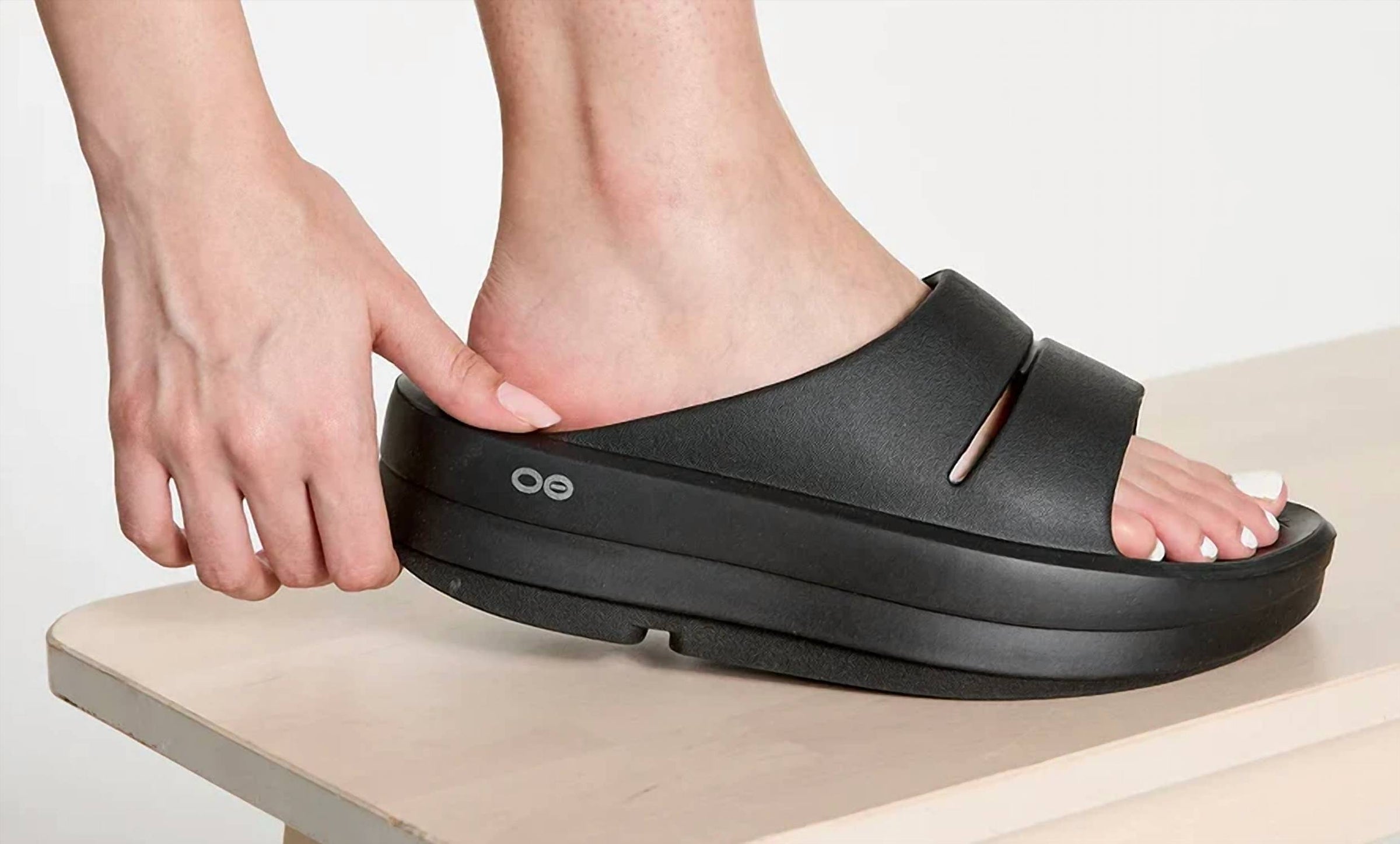 Oofos - Women's Oomega Ooahh Slide Sandal