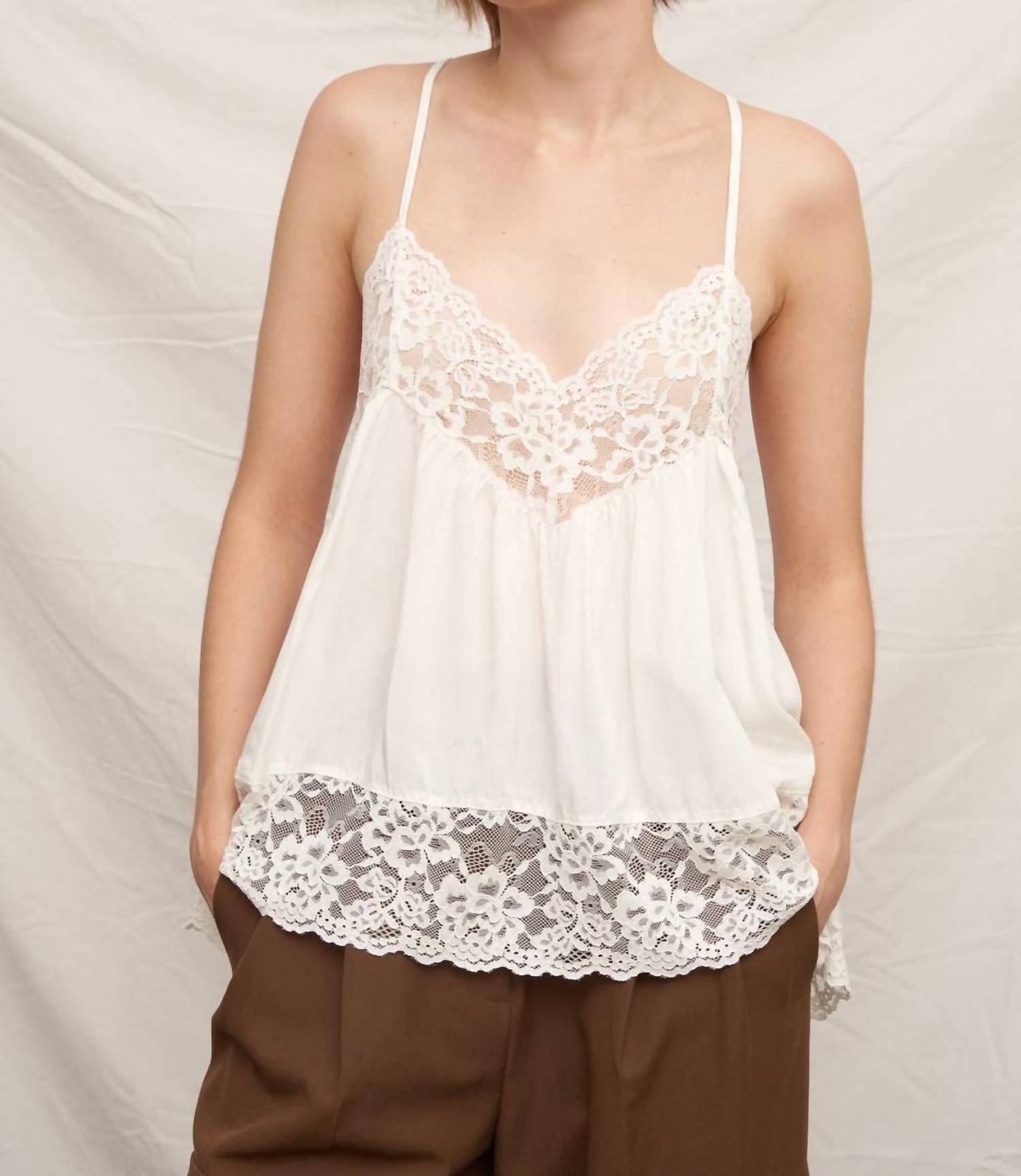 En Creme - Sleeveless Racerback Lace Trim Cami Top