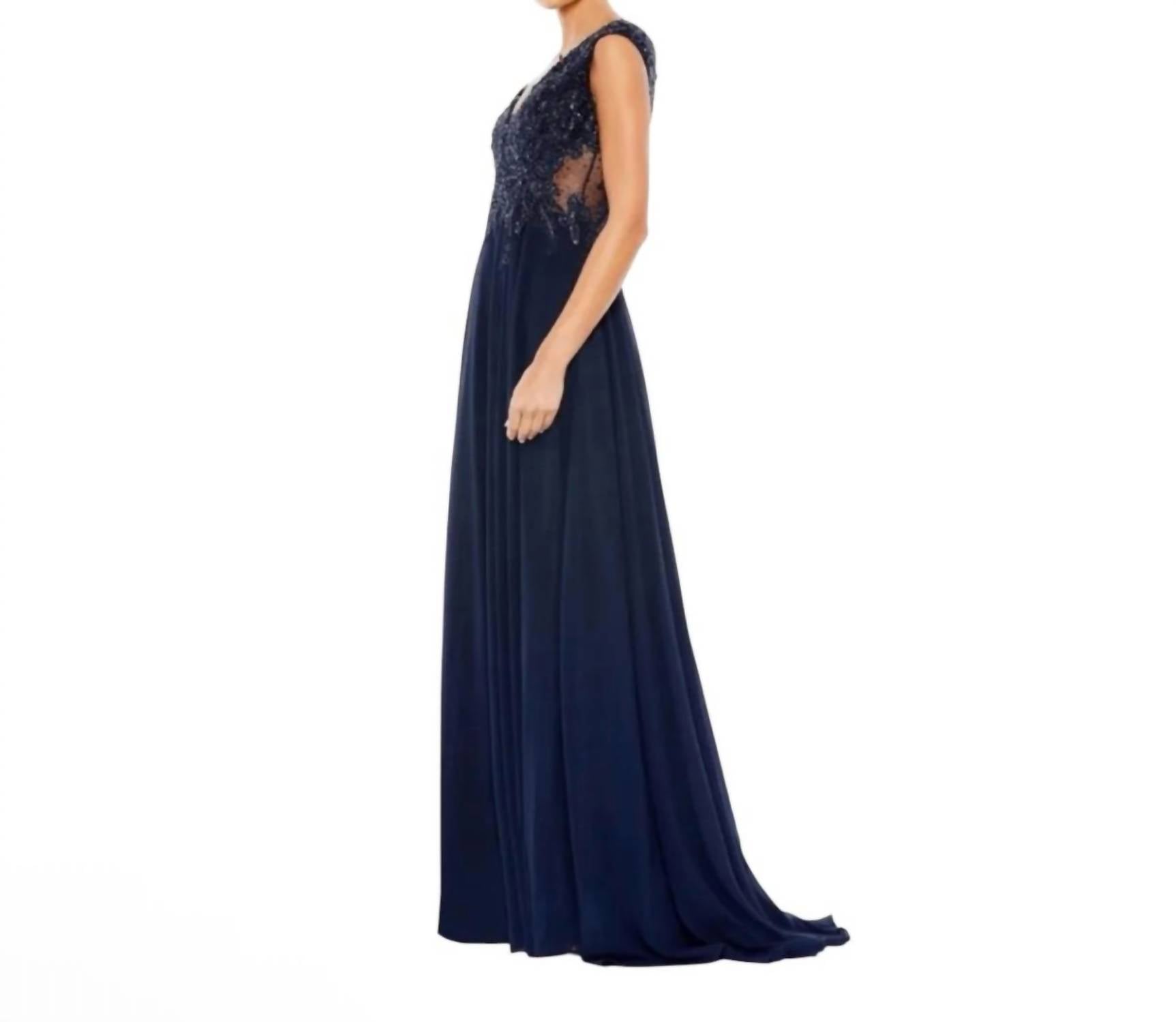 Mac Duggal - Appliqued Bodice Flowy Gown