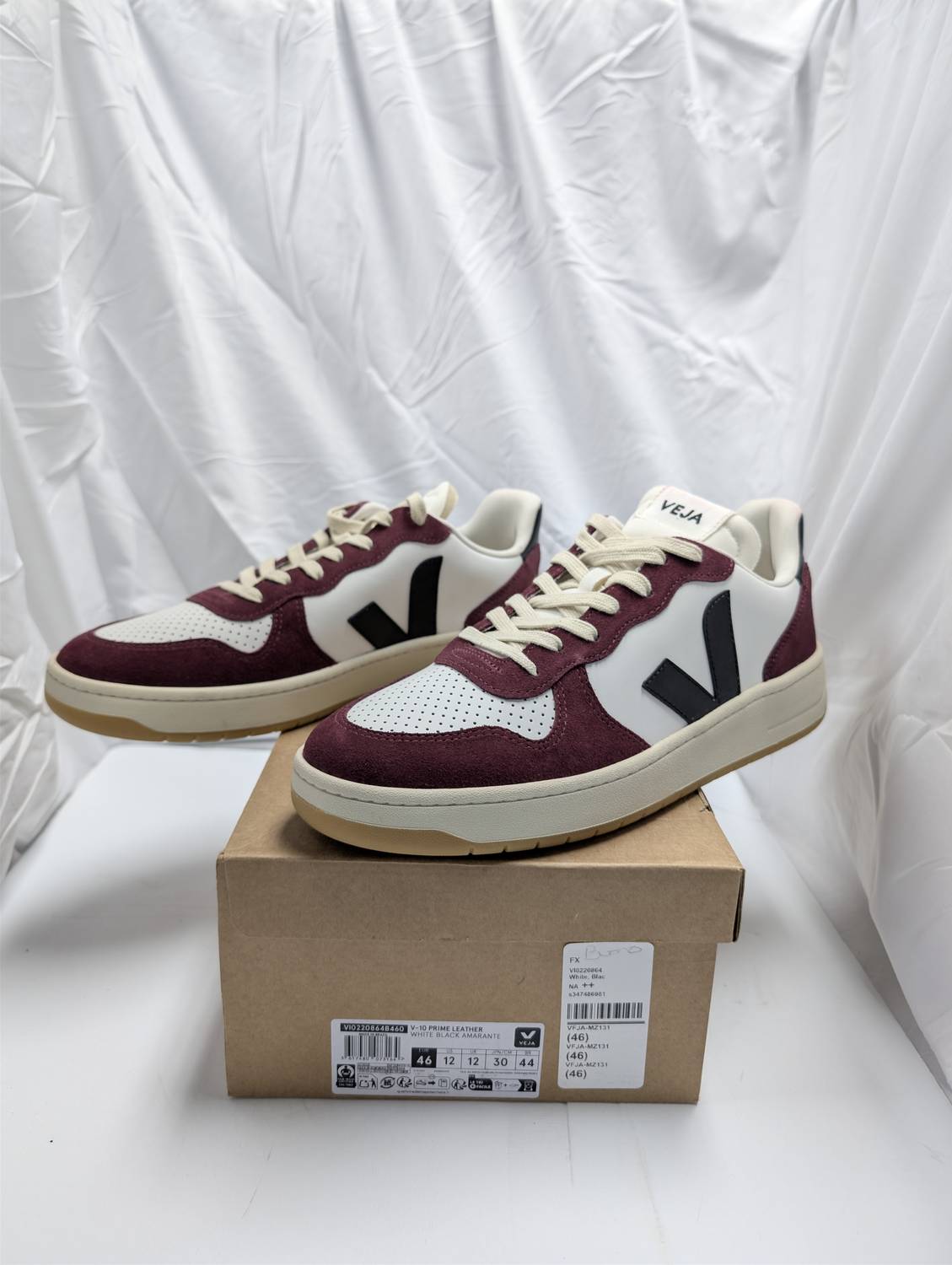 Veja - MEN'S V-10 SNEAKER
