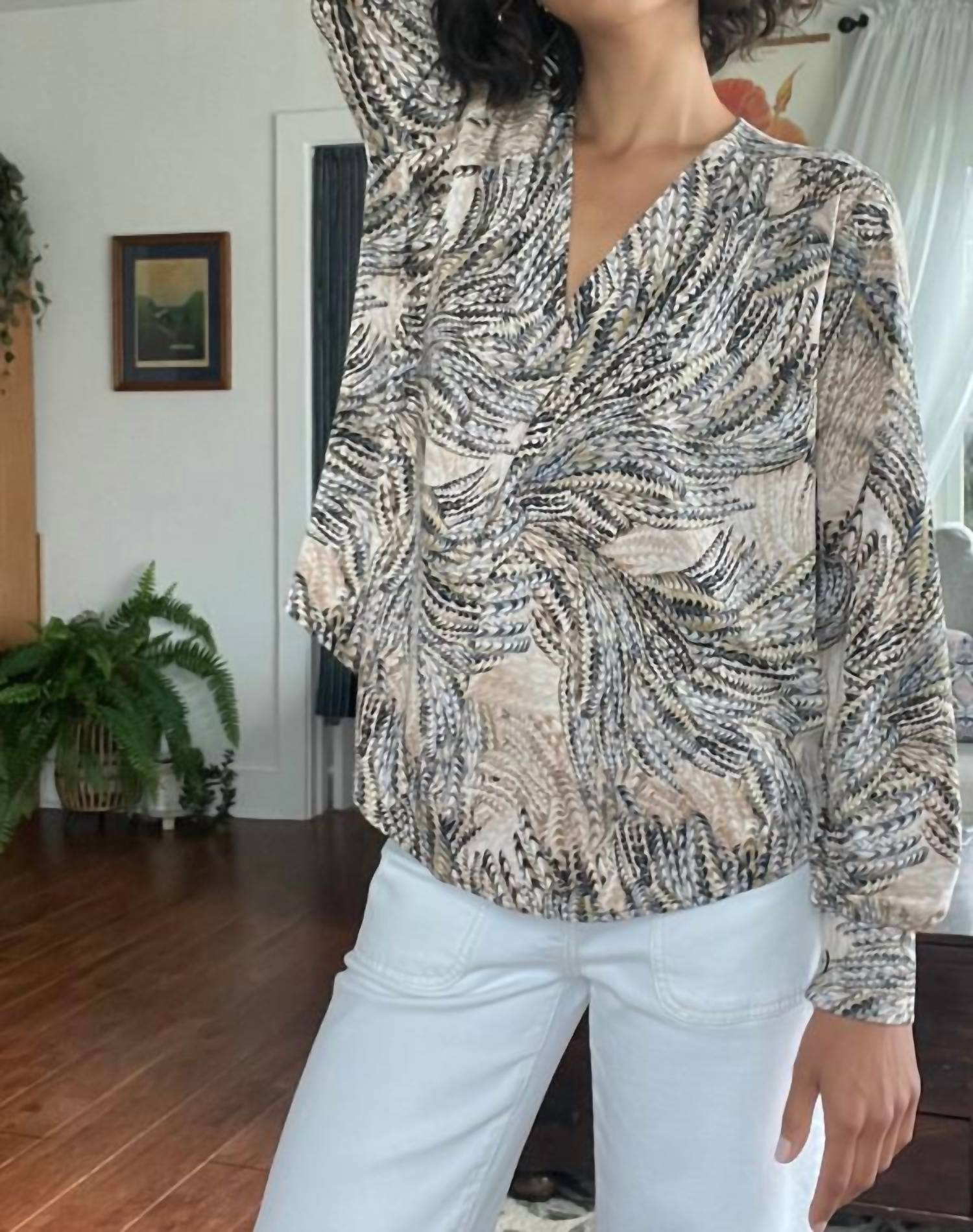 Mint Exclusives - Chiffon Sleeved V Neck Blouse