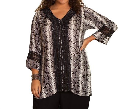 On The Plus Side - Print Tatum Bracelet Sleeve V-Neck Tunic - Plus Size