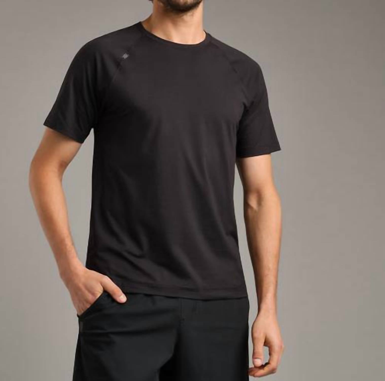 RHONE Reign Tech Short Sleeve T-shirt in black - men's t-shirt