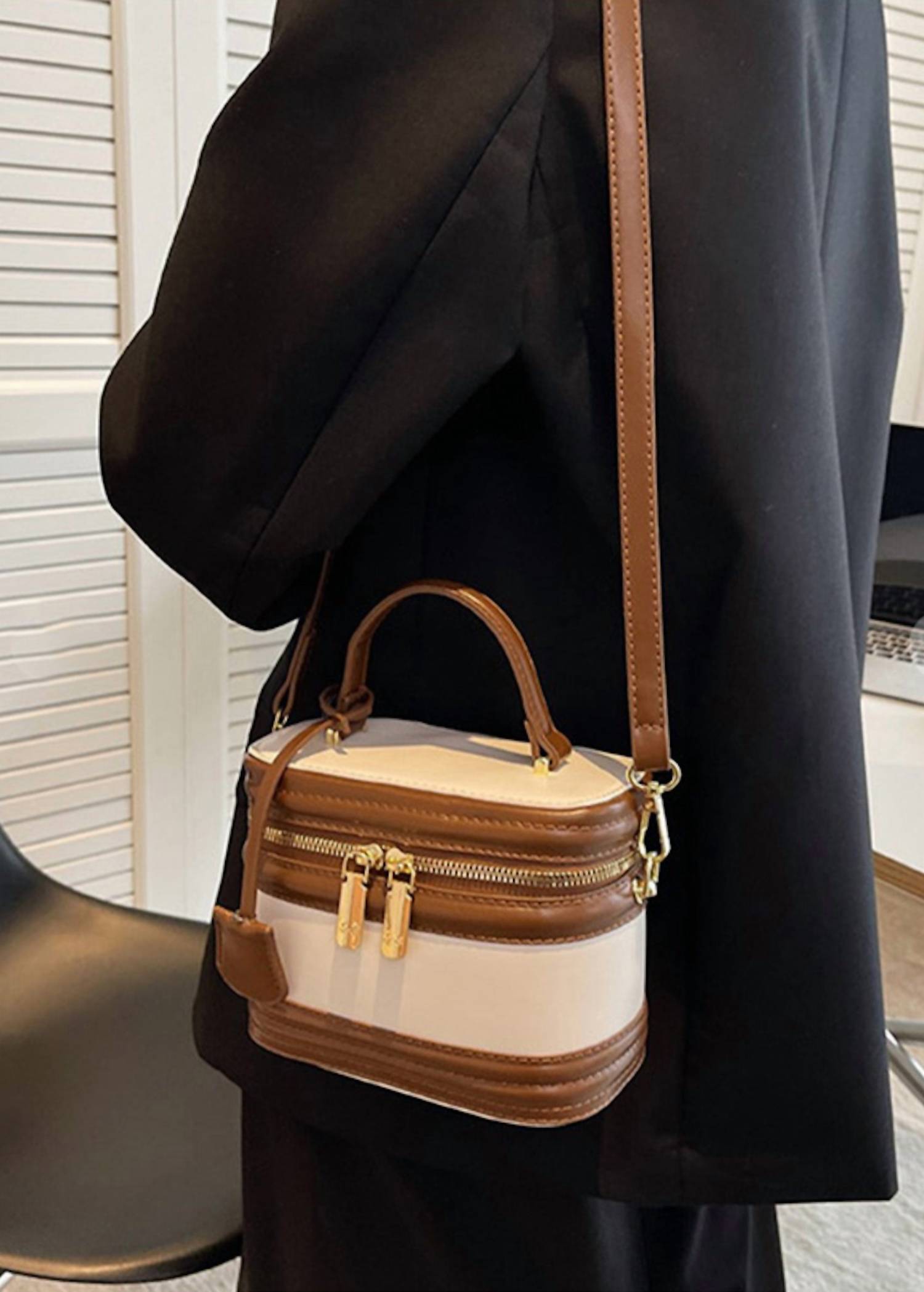ACCITY Leigh Crossbody Bag in caramel - women's bag - detail view