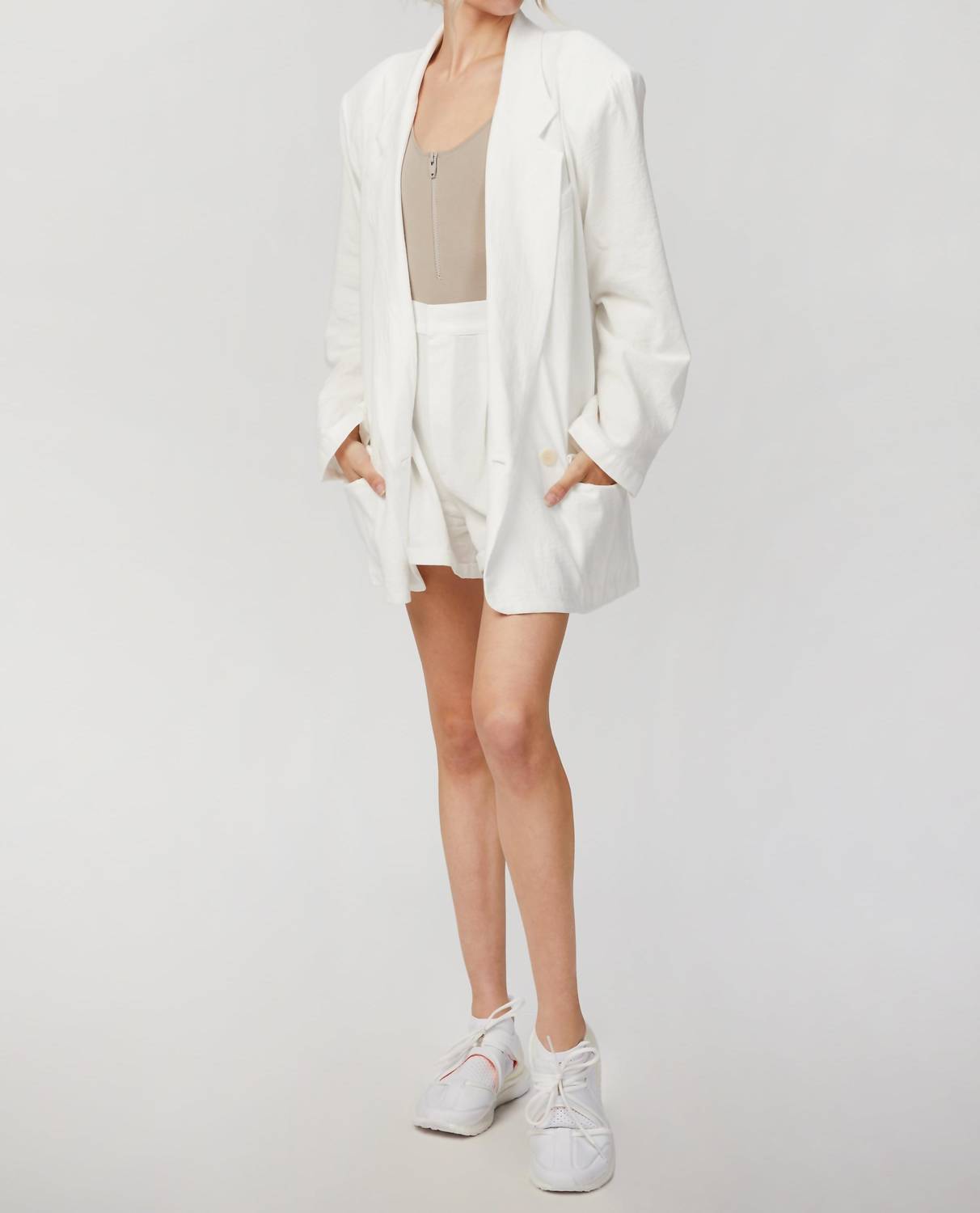 BEACH BLAZER
