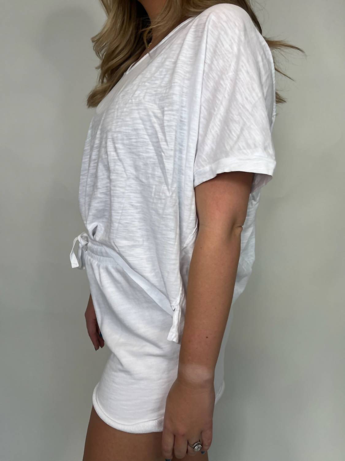 Bobi - Oversize V-neck Tee