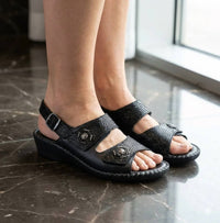 Laurevan - Women's La Plume Dusty Sandal