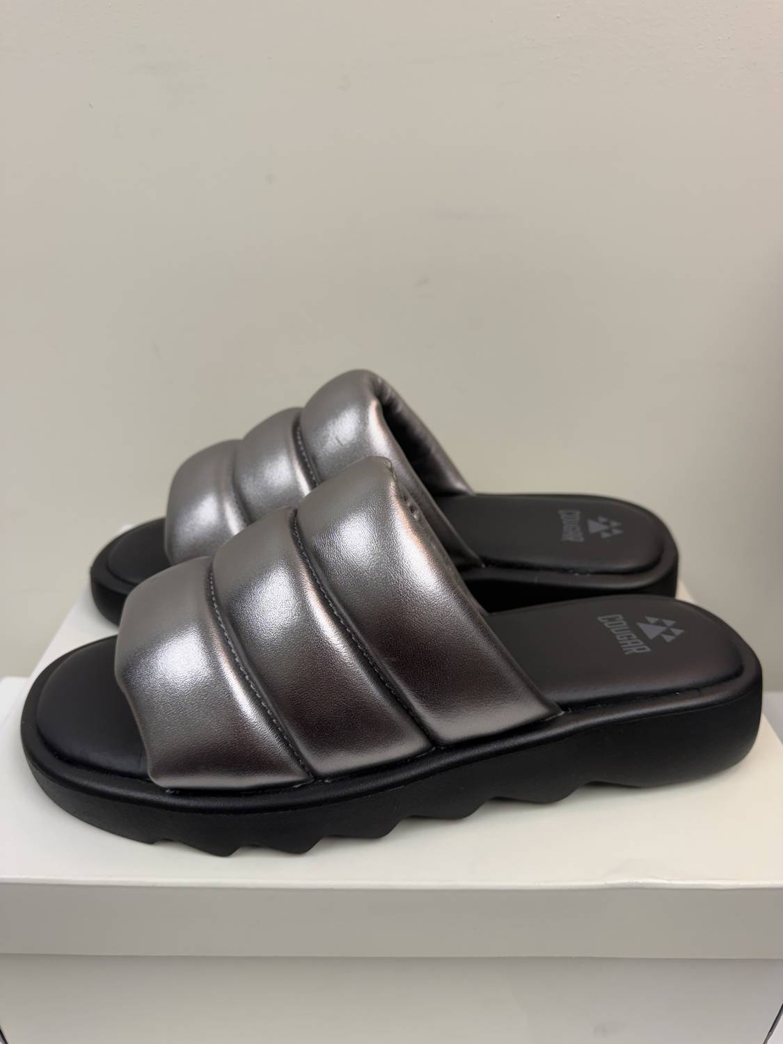 Cougar - Women's Leather Water-repellent Sandal