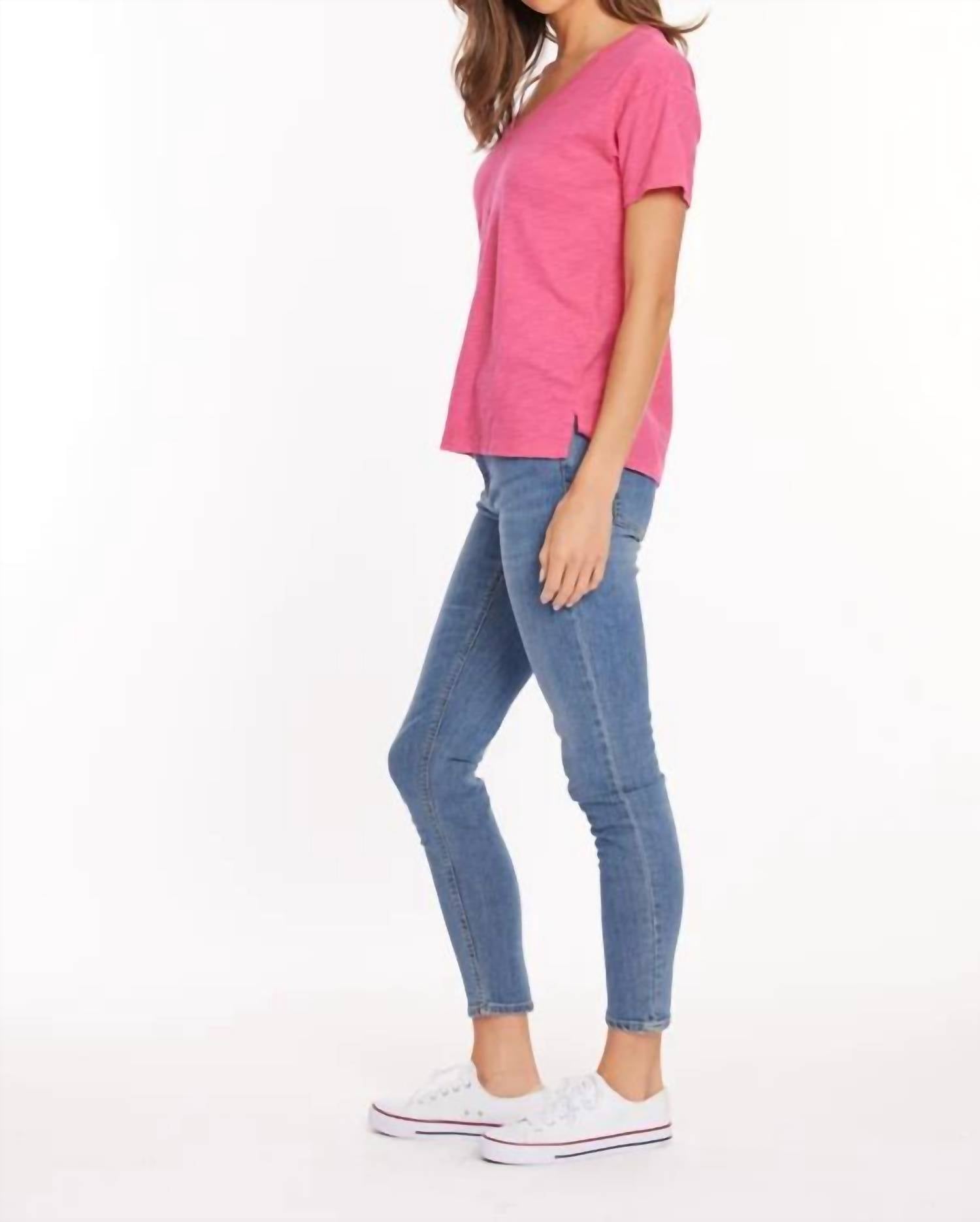 Mododoc - Boxy V-neck Tee