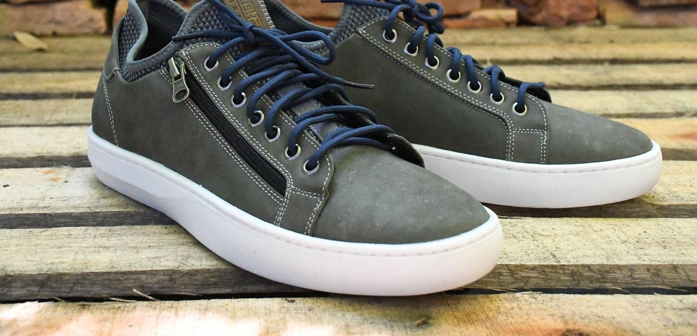 Men Pikes Sneakers