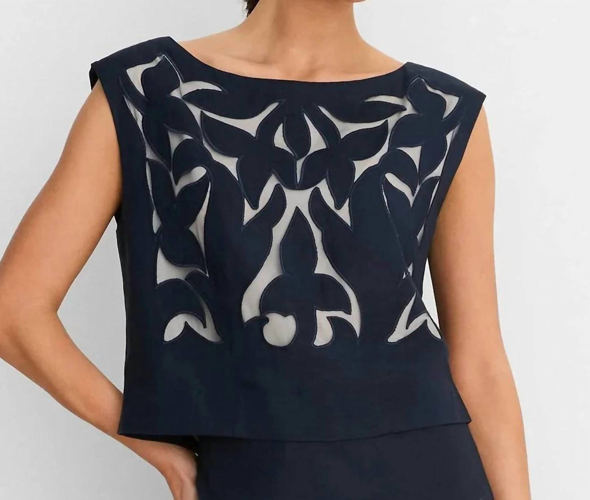 Nic + Zoe - Antibes Linen Cut Out Top