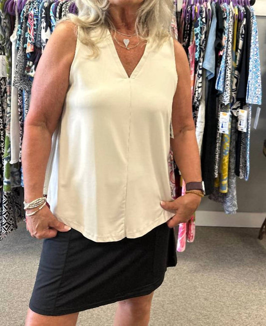 Lulu-B - Sleeveless V-neck Top