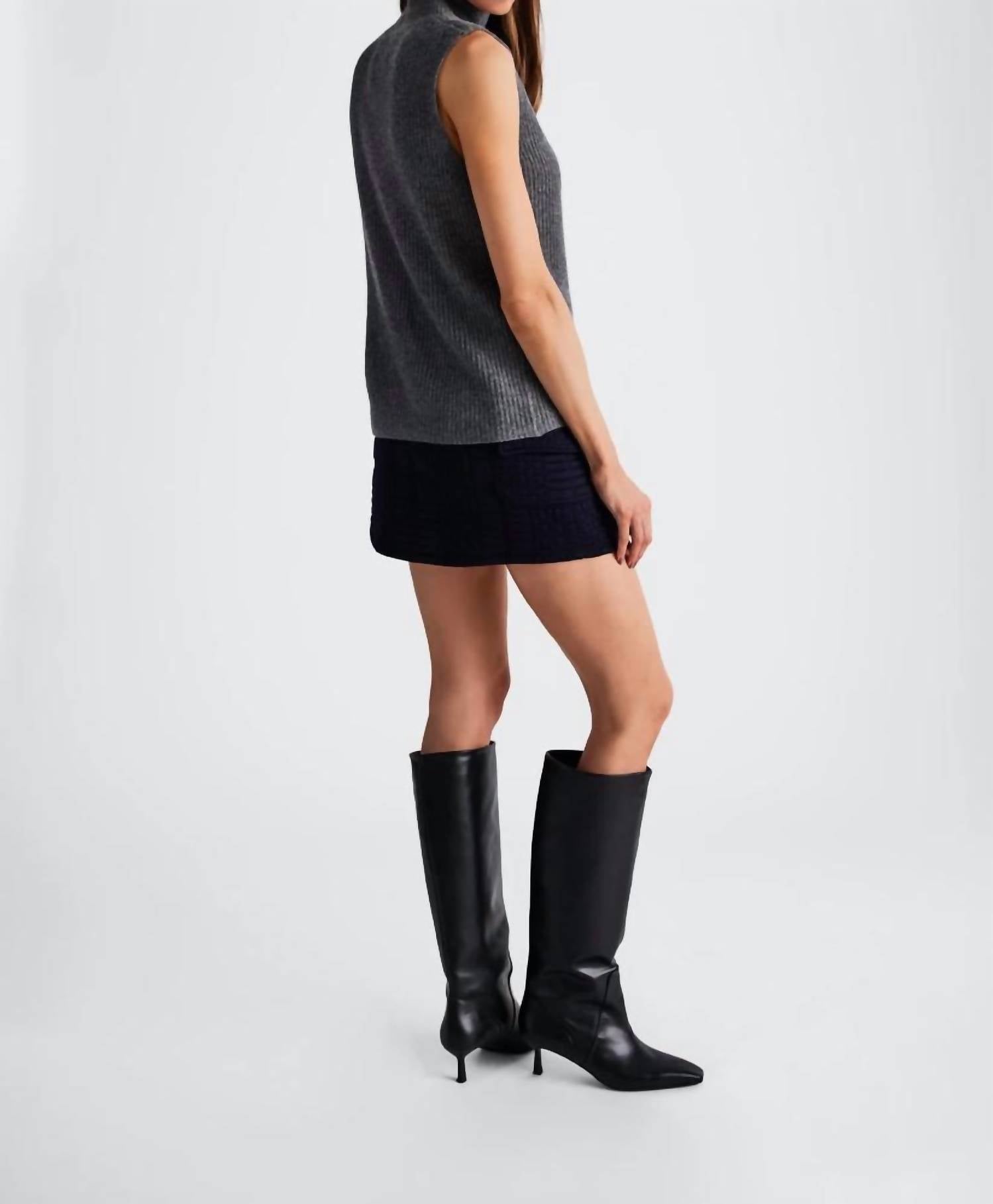 In/One - Nola Cashmere Sleeveless Turtleneck
