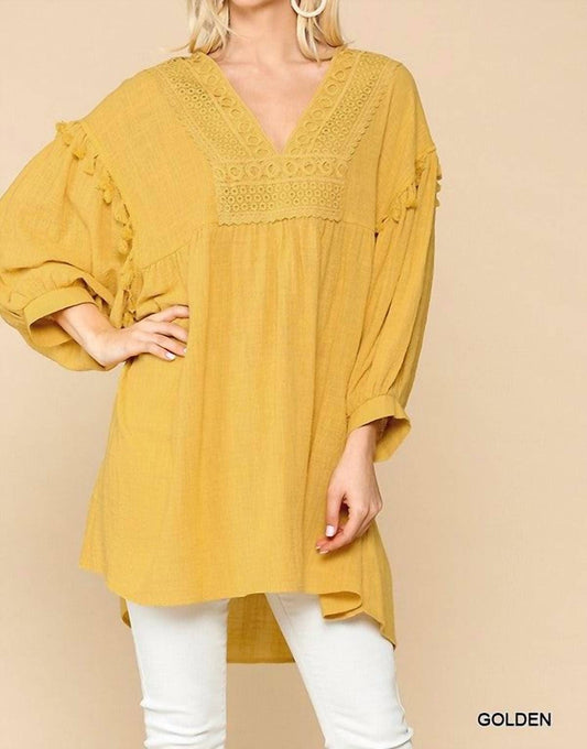 Gigio - Crochet V-neck Swing Hi-lo Hem Top