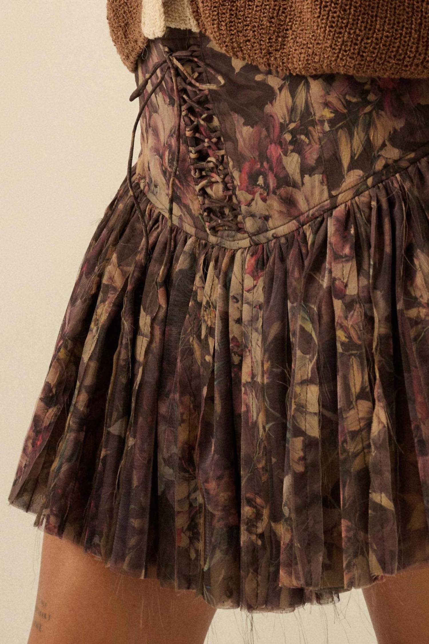 Promesa - Blossoming Bliss Floral Drop-waist Mini Skort
