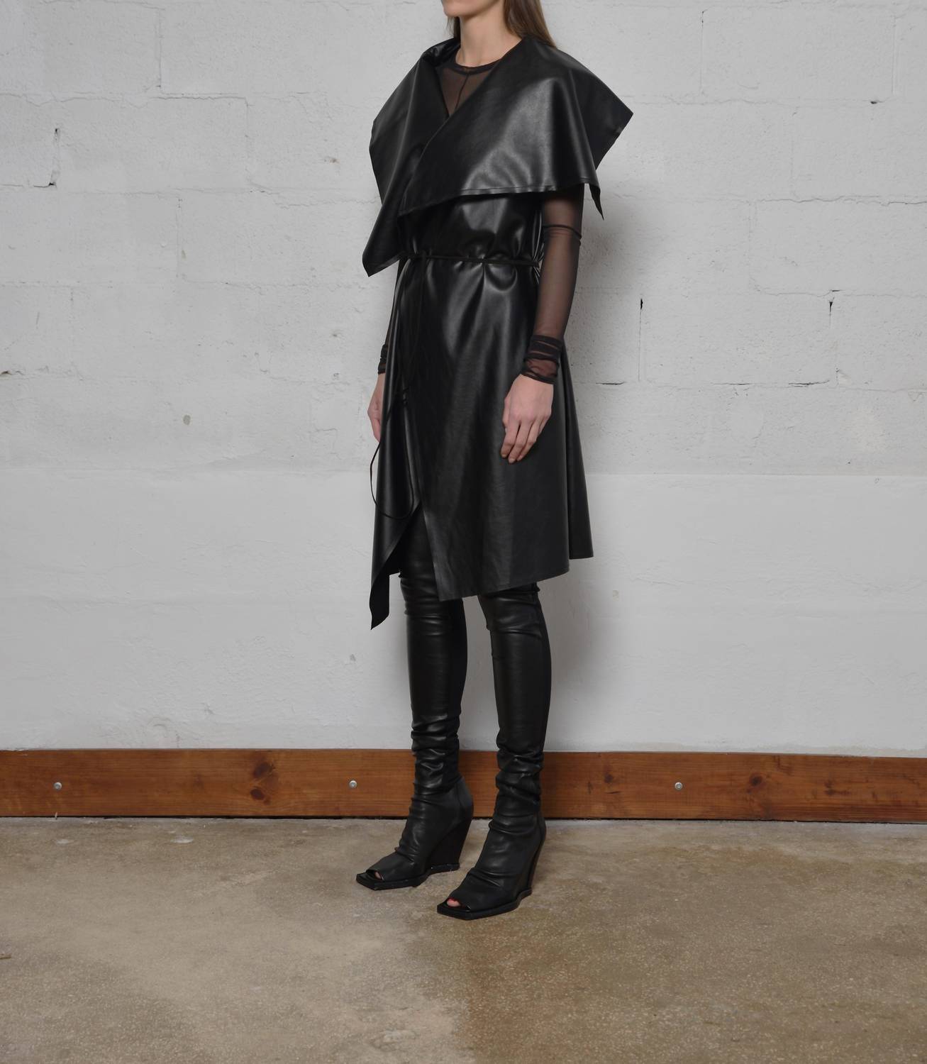 Simply Mila - Uneven Sleeveless Coat