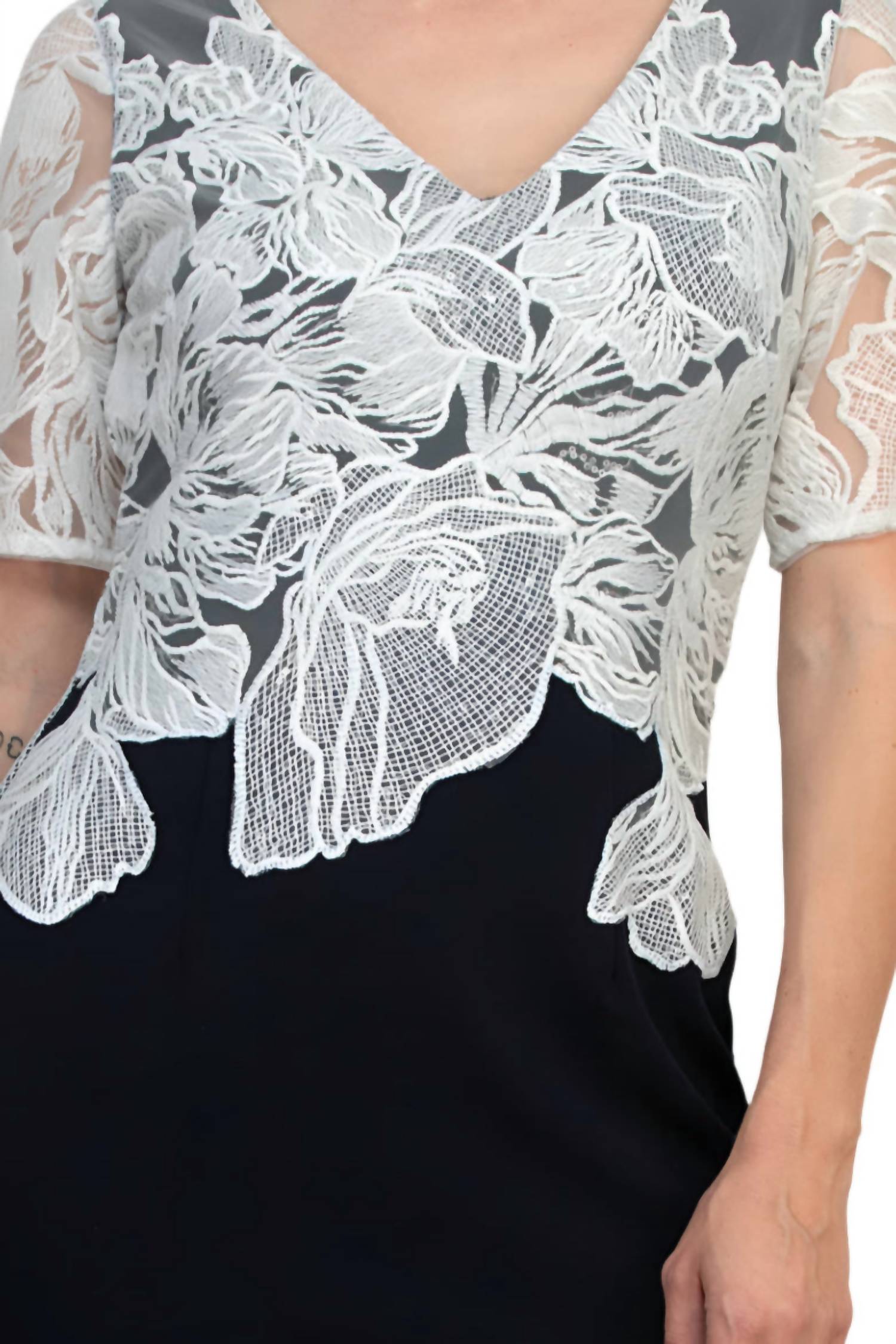 Adrianna Papell - V-neck Short Sleeve Embroidered Crepe Dress